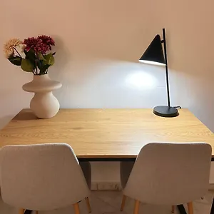 Apartamento Modern - Luxe Queen Bed - Walk To Isla Magica, Sevilla